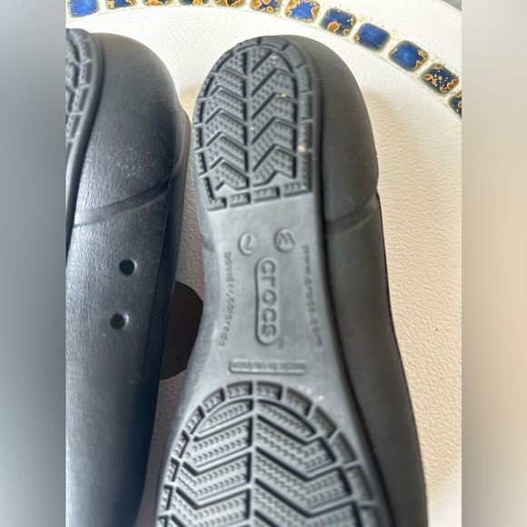Crocs Brooklyn Pointed Flats Womens Size 7 W Black Glossy Toe Slip On - Picture 7 of 8